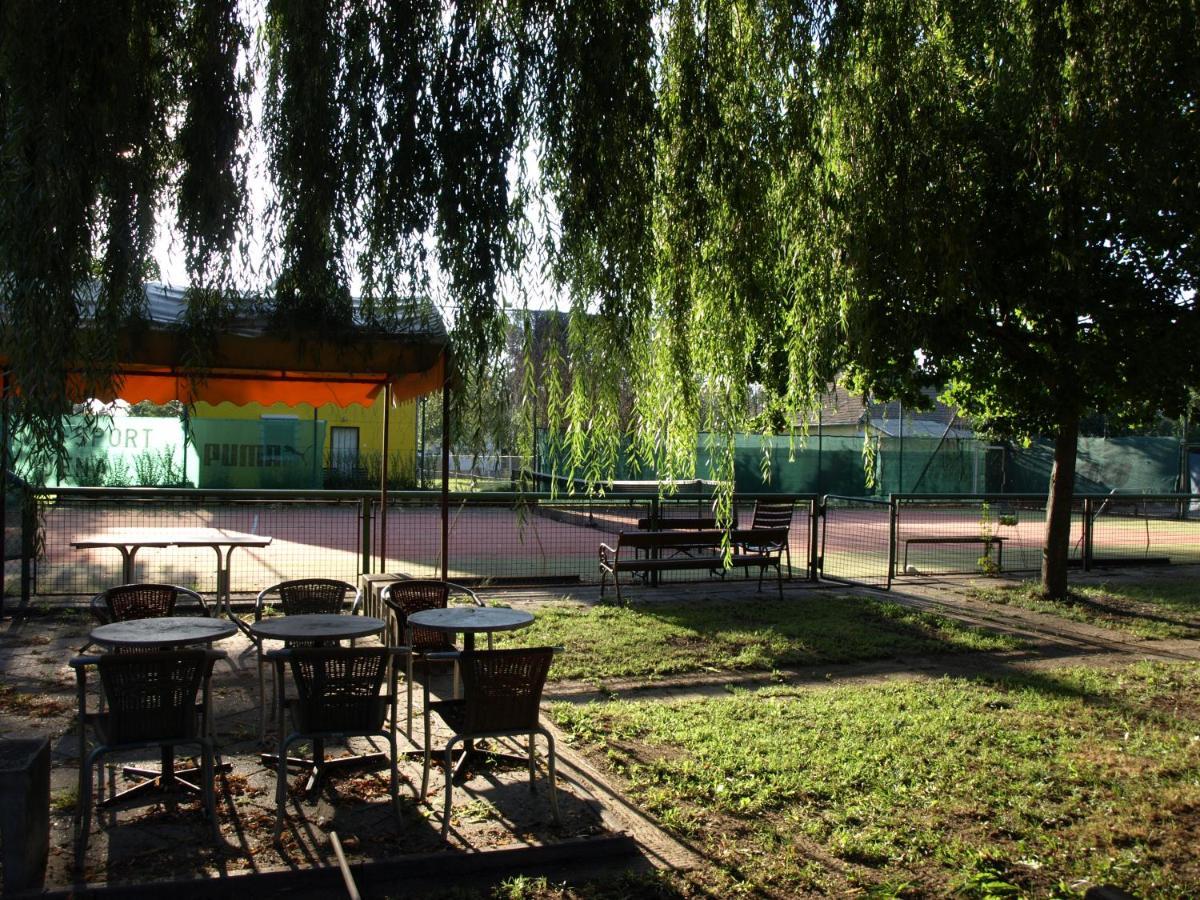 Bed and Breakfast Garden Club Panzio à Balatonmáriafürdő Extérieur photo