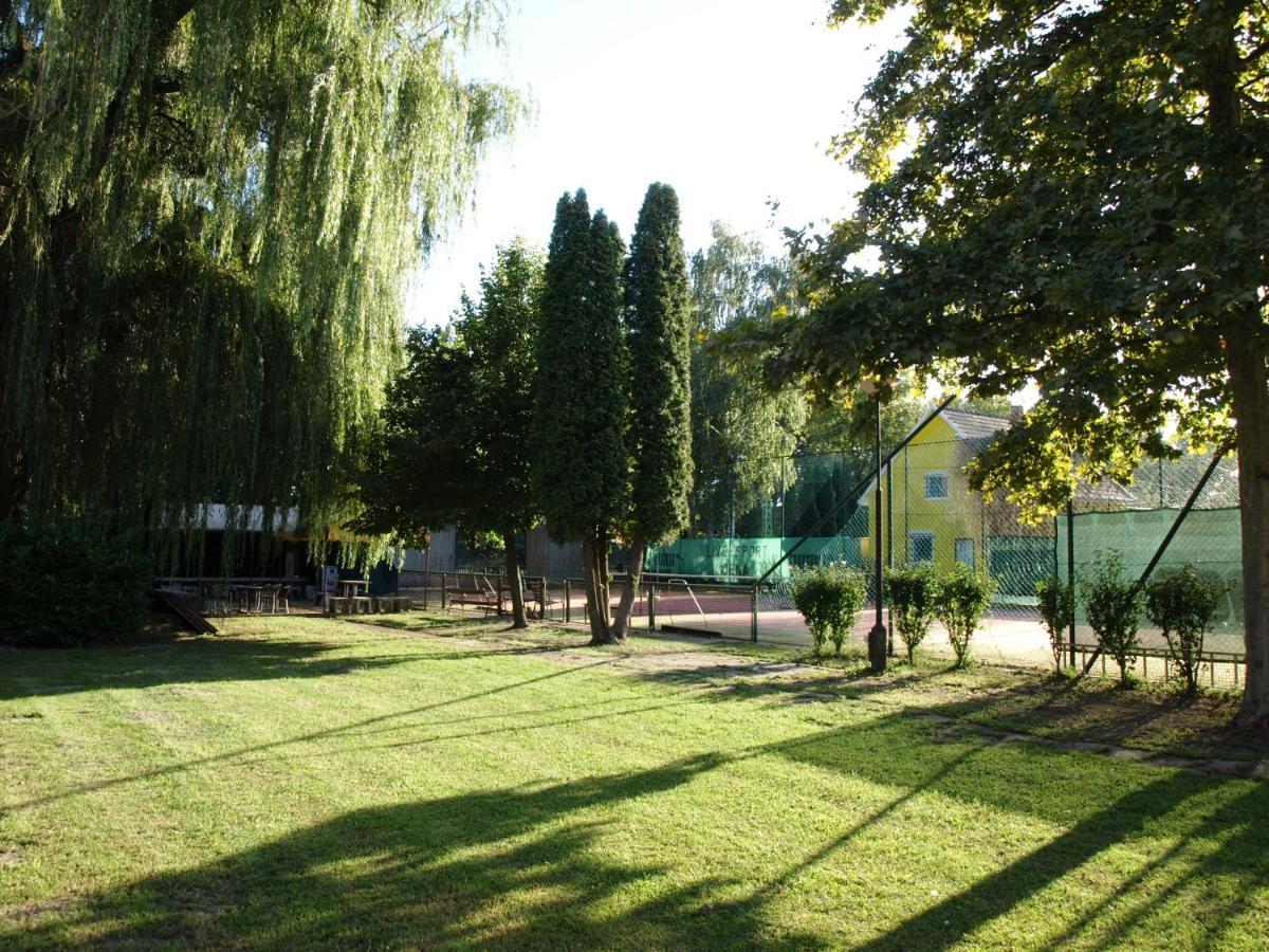 Bed and Breakfast Garden Club Panzio à Balatonmáriafürdő Extérieur photo