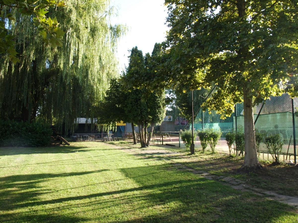 Bed and Breakfast Garden Club Panzio à Balatonmáriafürdő Extérieur photo