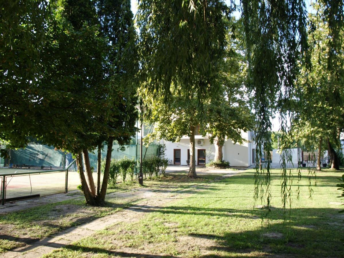 Bed and Breakfast Garden Club Panzio à Balatonmáriafürdő Extérieur photo