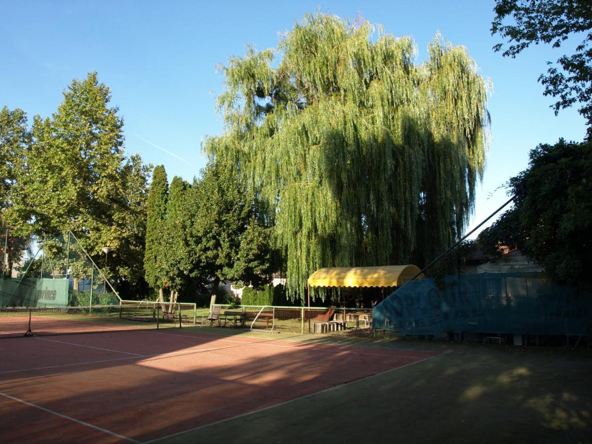 Bed and Breakfast Garden Club Panzio à Balatonmáriafürdő Extérieur photo