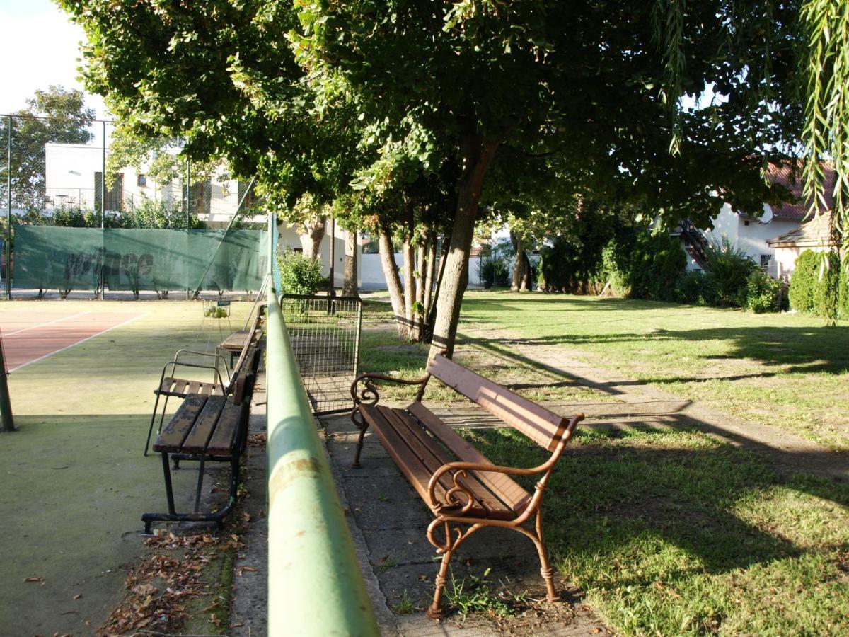 Bed and Breakfast Garden Club Panzio à Balatonmáriafürdő Extérieur photo