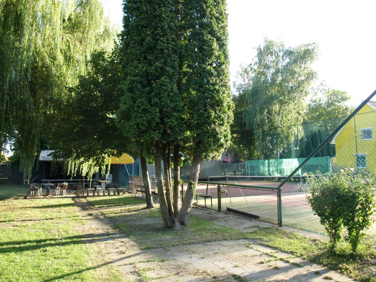 Bed and Breakfast Garden Club Panzio à Balatonmáriafürdő Extérieur photo